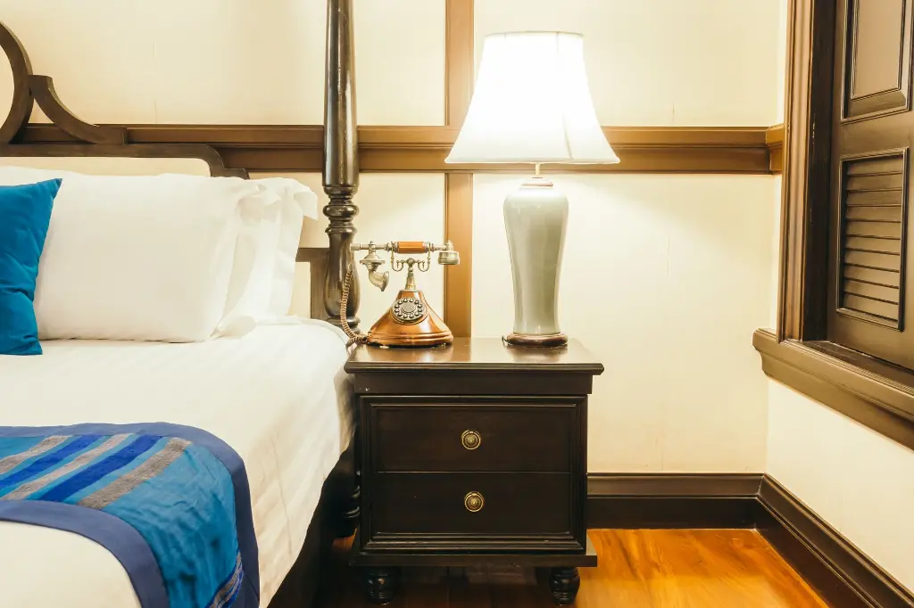 pillow-bed-with-light-lamp (1).webp